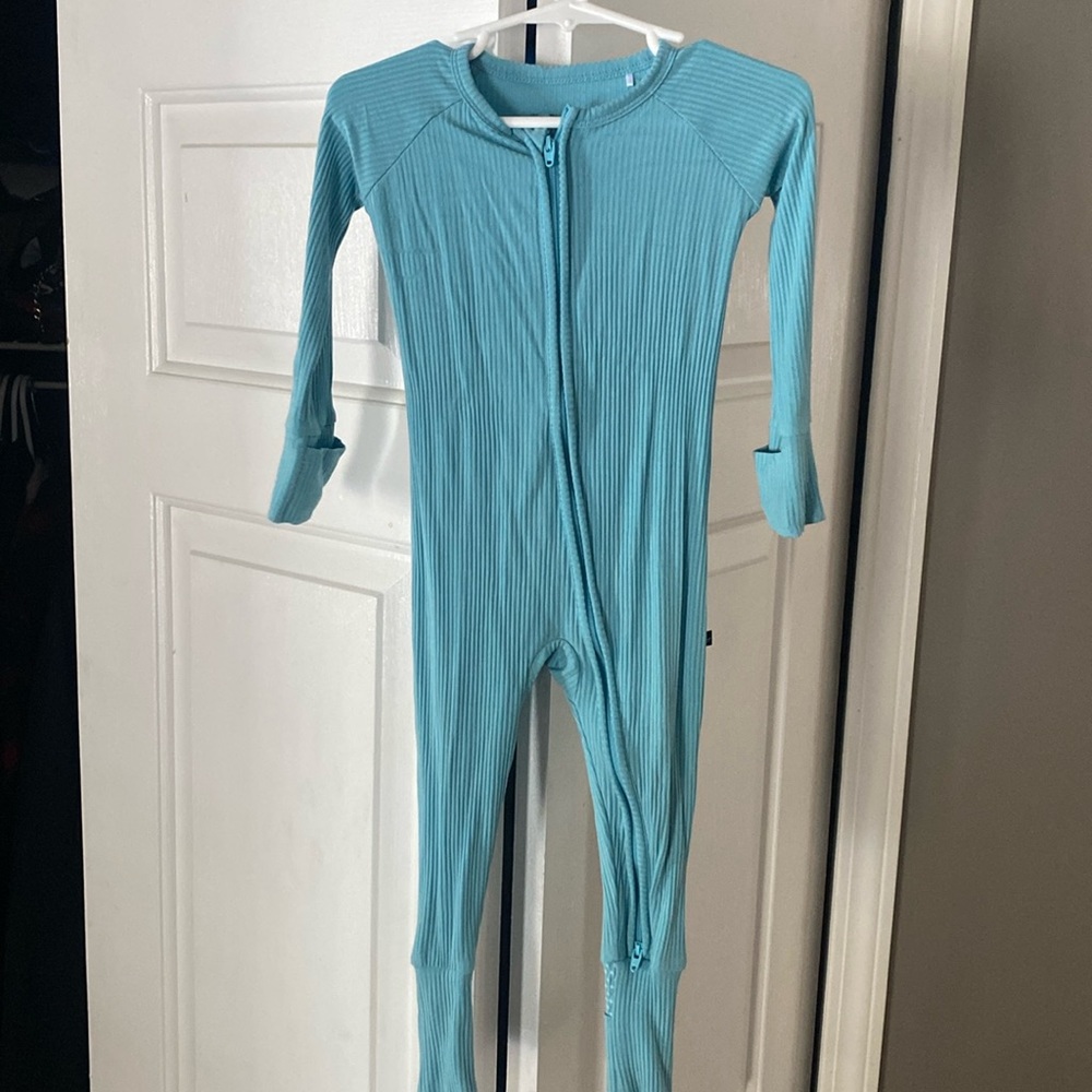 The Sleepy Sloth Bermuda Blue sleeper